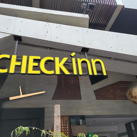 Check Inn Taichung Zhongshan Екстериор снимка