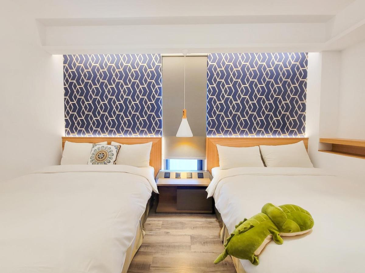 Check Inn Taichung Zhongshan Екстериор снимка