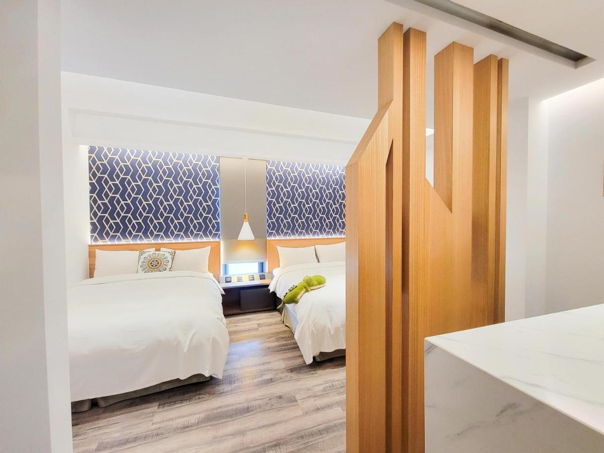 Check Inn Taichung Zhongshan Екстериор снимка