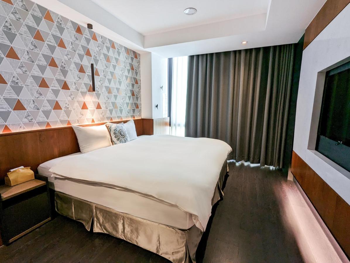 Check Inn Taichung Zhongshan Екстериор снимка