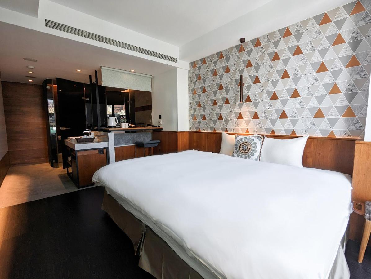 Check Inn Taichung Zhongshan Екстериор снимка