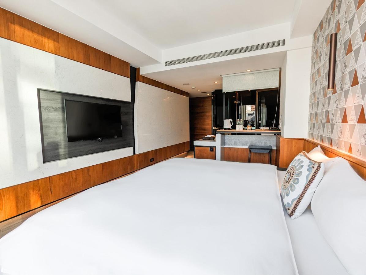 Check Inn Taichung Zhongshan Екстериор снимка
