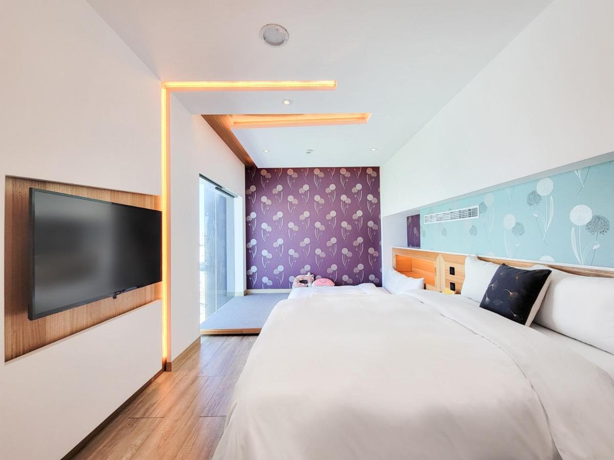 Check Inn Taichung Zhongshan Екстериор снимка