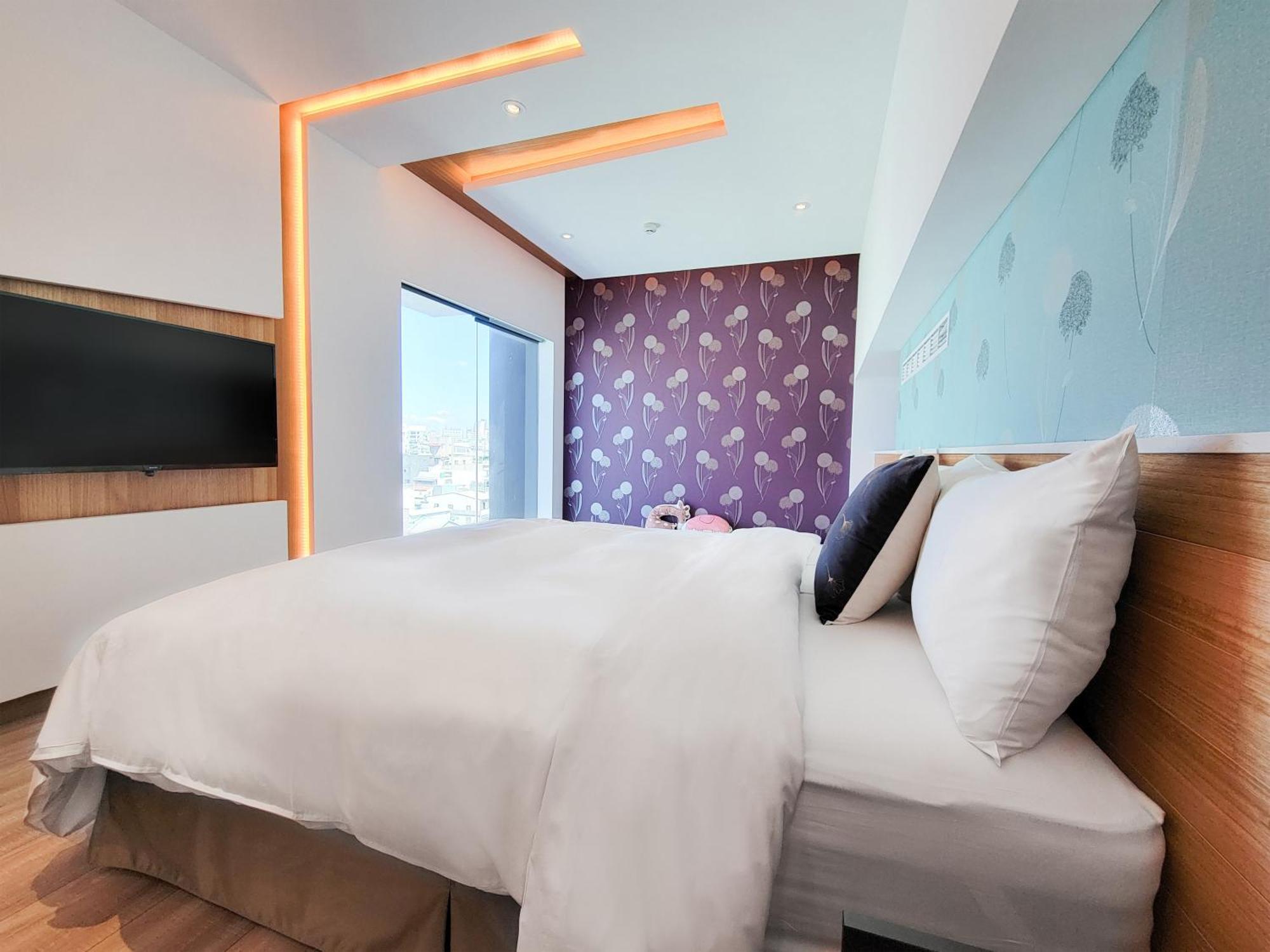Check Inn Taichung Zhongshan Екстериор снимка