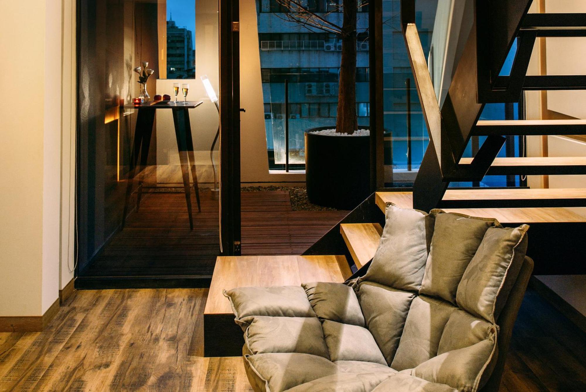 Check Inn Taichung Zhongshan Екстериор снимка