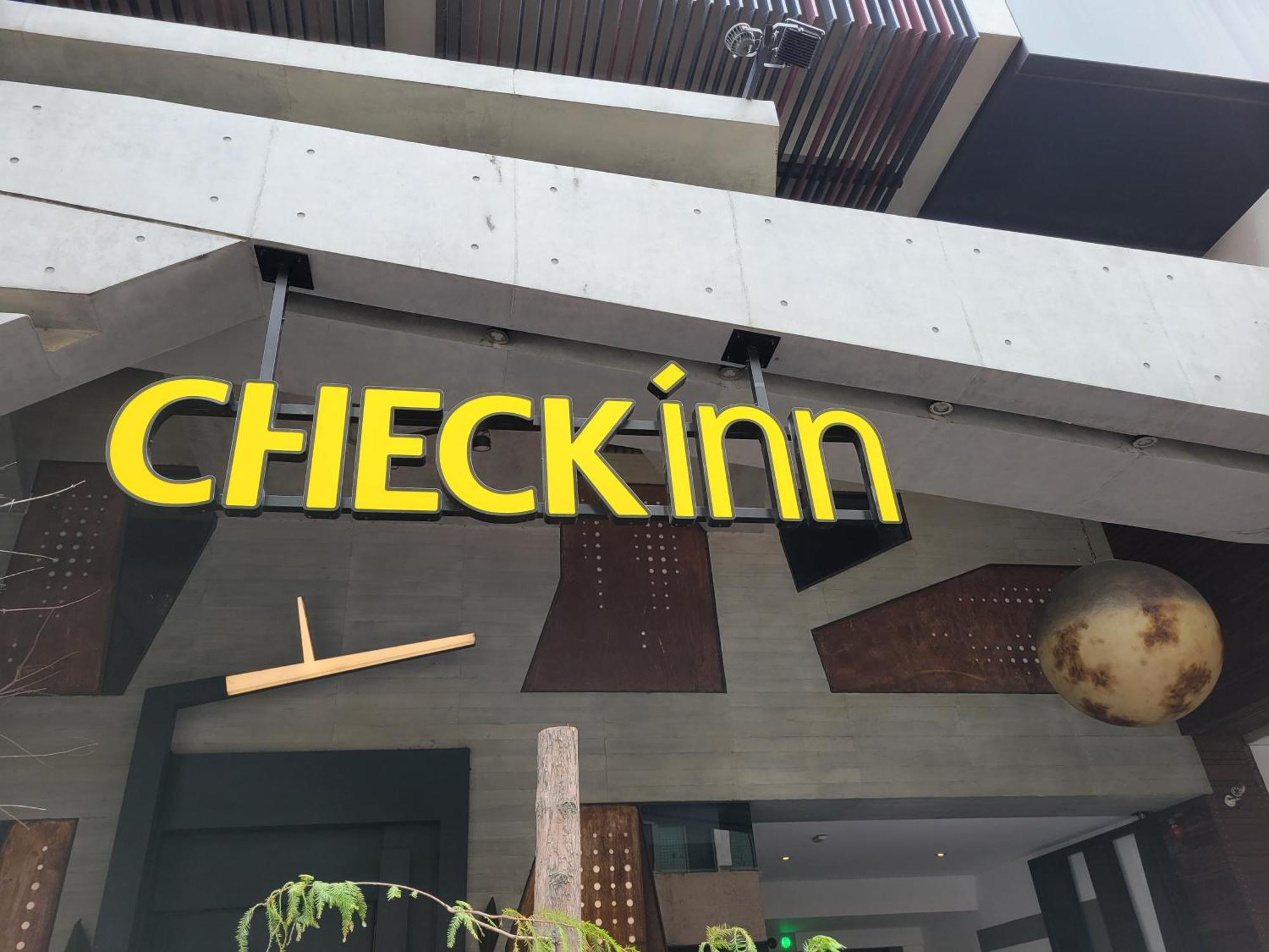 Check Inn Taichung Zhongshan Екстериор снимка