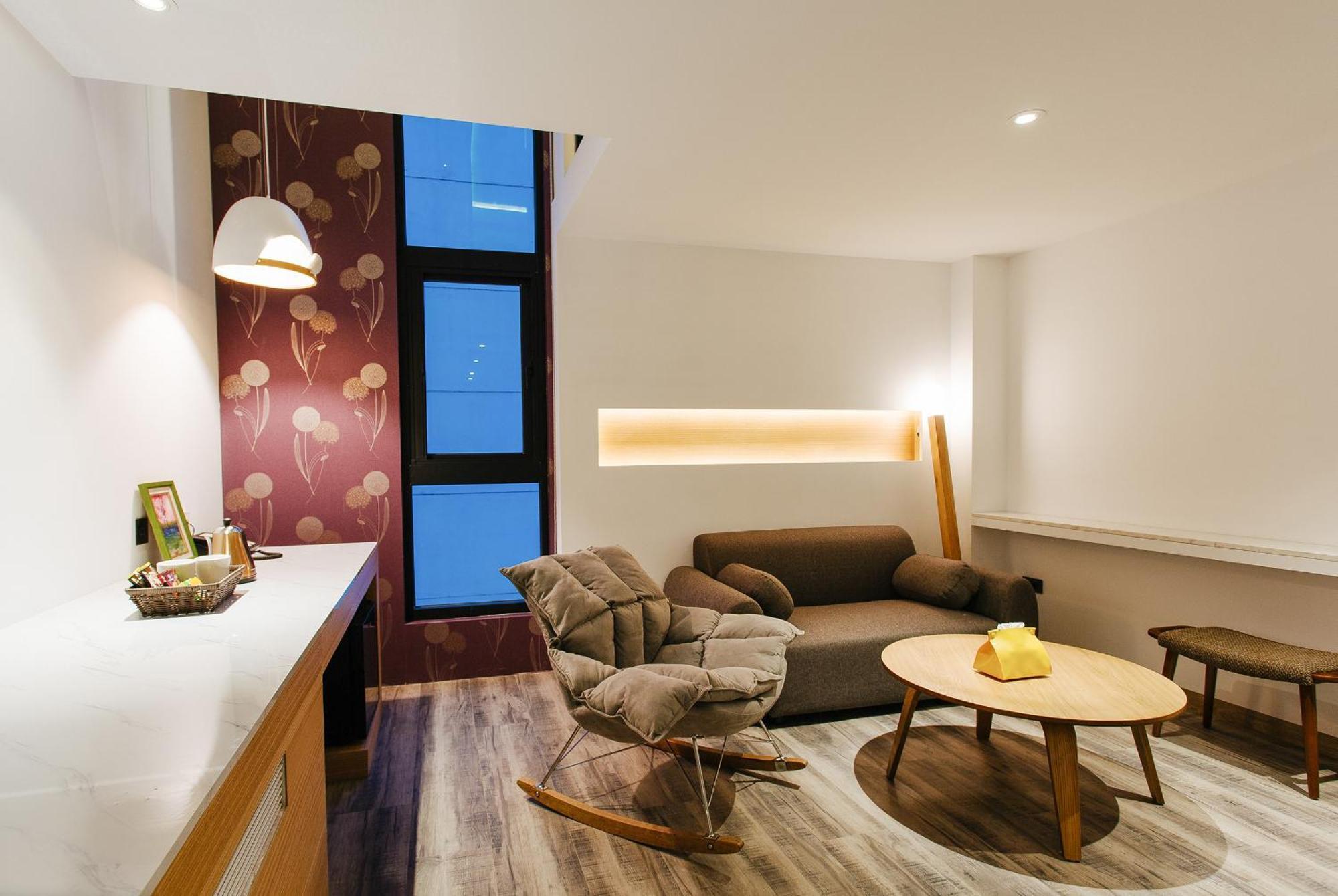 Check Inn Taichung Zhongshan Екстериор снимка